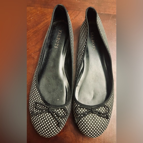 Pre-loved Talbots black and white polka dot ballet flats with bow - Size 7.5M - Picture 2 of 6